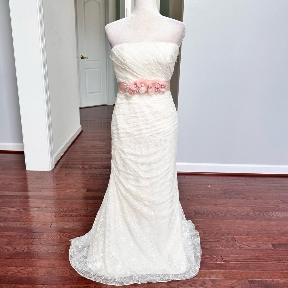 Vera Wang White Luxury Strapless Ruched Lace 3D Floral Pink Belt Wedding Dress